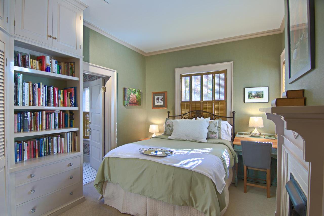 North Lodge On Oakland Bed And Breakfast Эшвилл Экстерьер фото