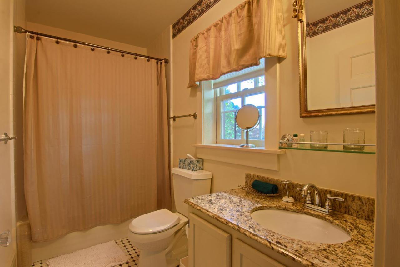 North Lodge On Oakland Bed And Breakfast Эшвилл Экстерьер фото